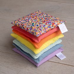 Little Botanic Label sensorische pittenzakjes pastel en confetti 7 stuks